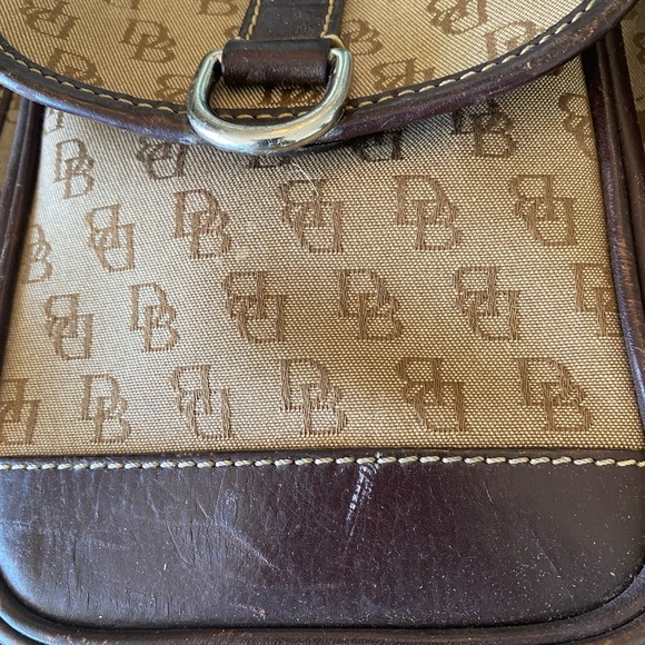 Dooney & Bourke Messenger Bag (Tan) w/Silver Hardware & Shoulder Strap. - Picture 13 of 14